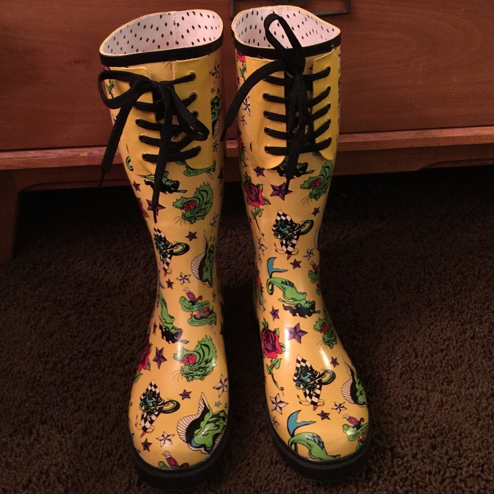 Vintage Betsey Johnson Yellow Patterned Rain Boots - Picture 2 of 4
